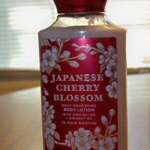 Women's Bath & Body works Japanese Cherry Blossom daily nourishing body  lotion